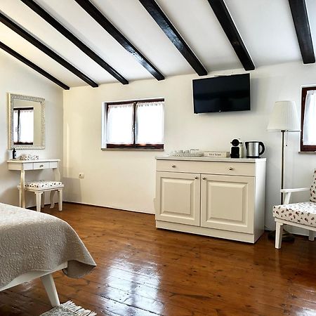 Guesthouse Casa Vittoria Ровінь Екстер'єр фото