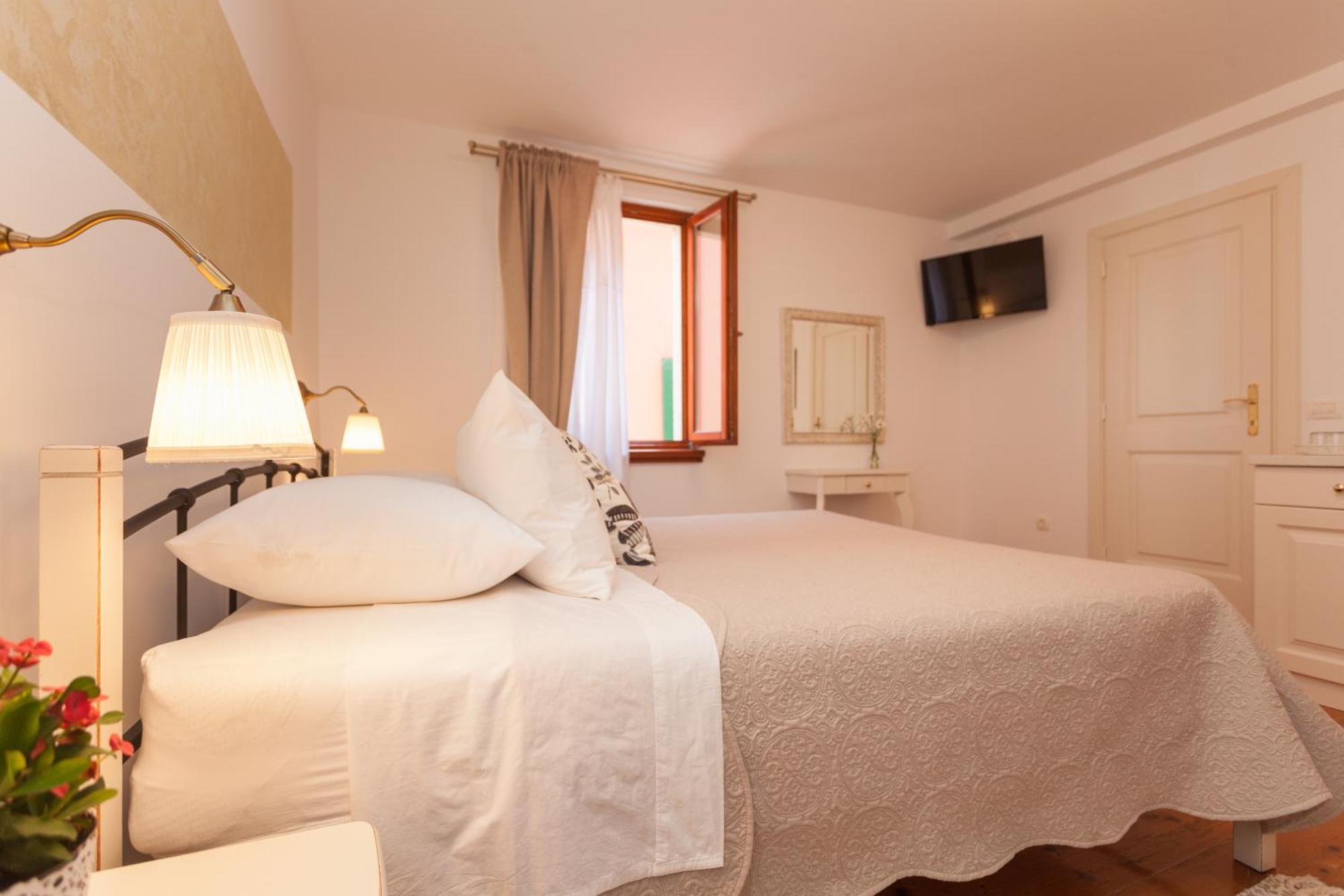 Guesthouse Casa Vittoria Ровінь Екстер'єр фото