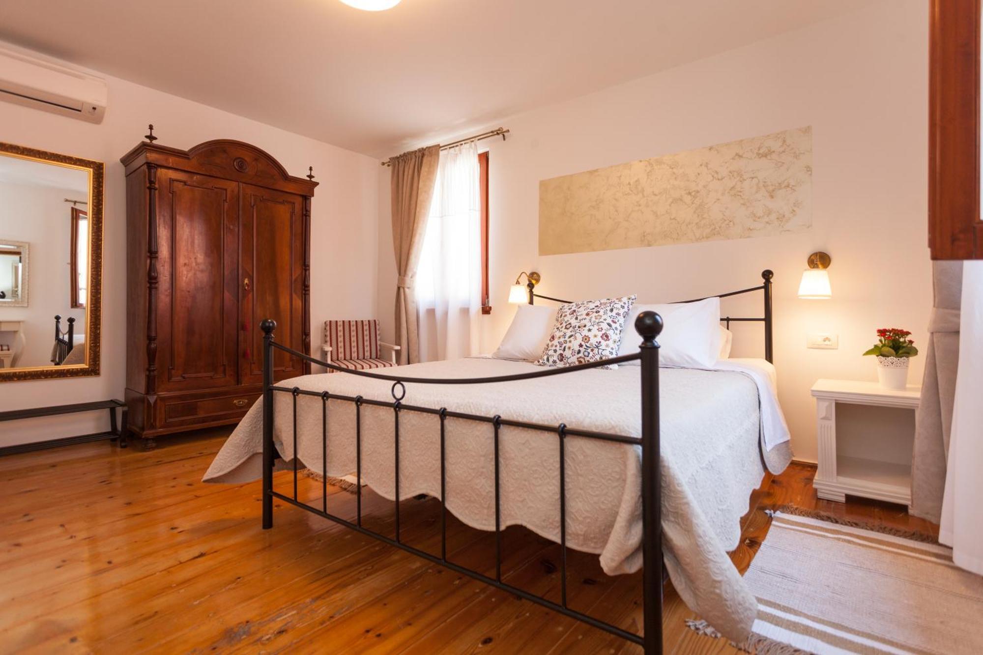 Guesthouse Casa Vittoria Ровінь Екстер'єр фото