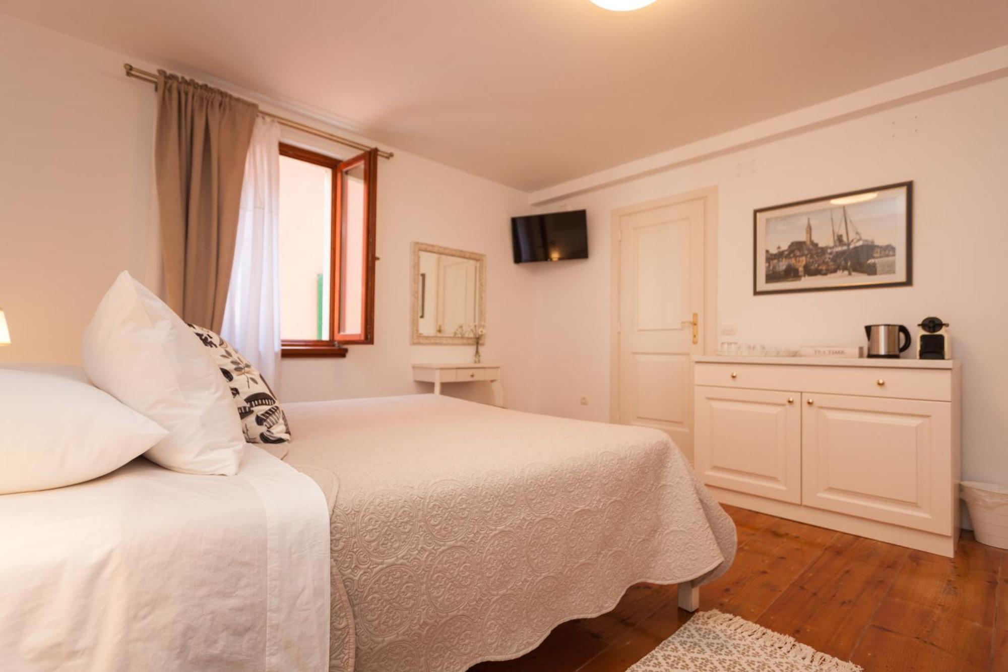Guesthouse Casa Vittoria Ровінь Екстер'єр фото