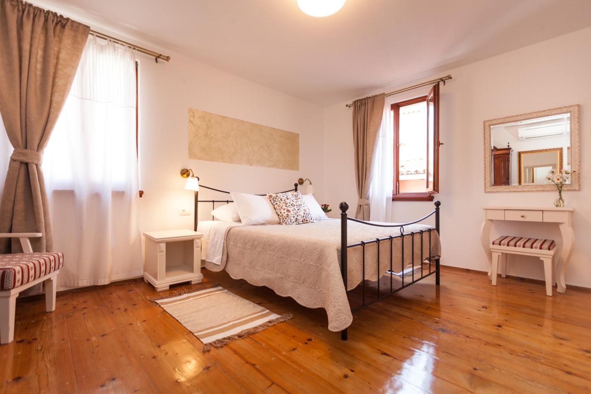 Guesthouse Casa Vittoria Ровінь Екстер'єр фото