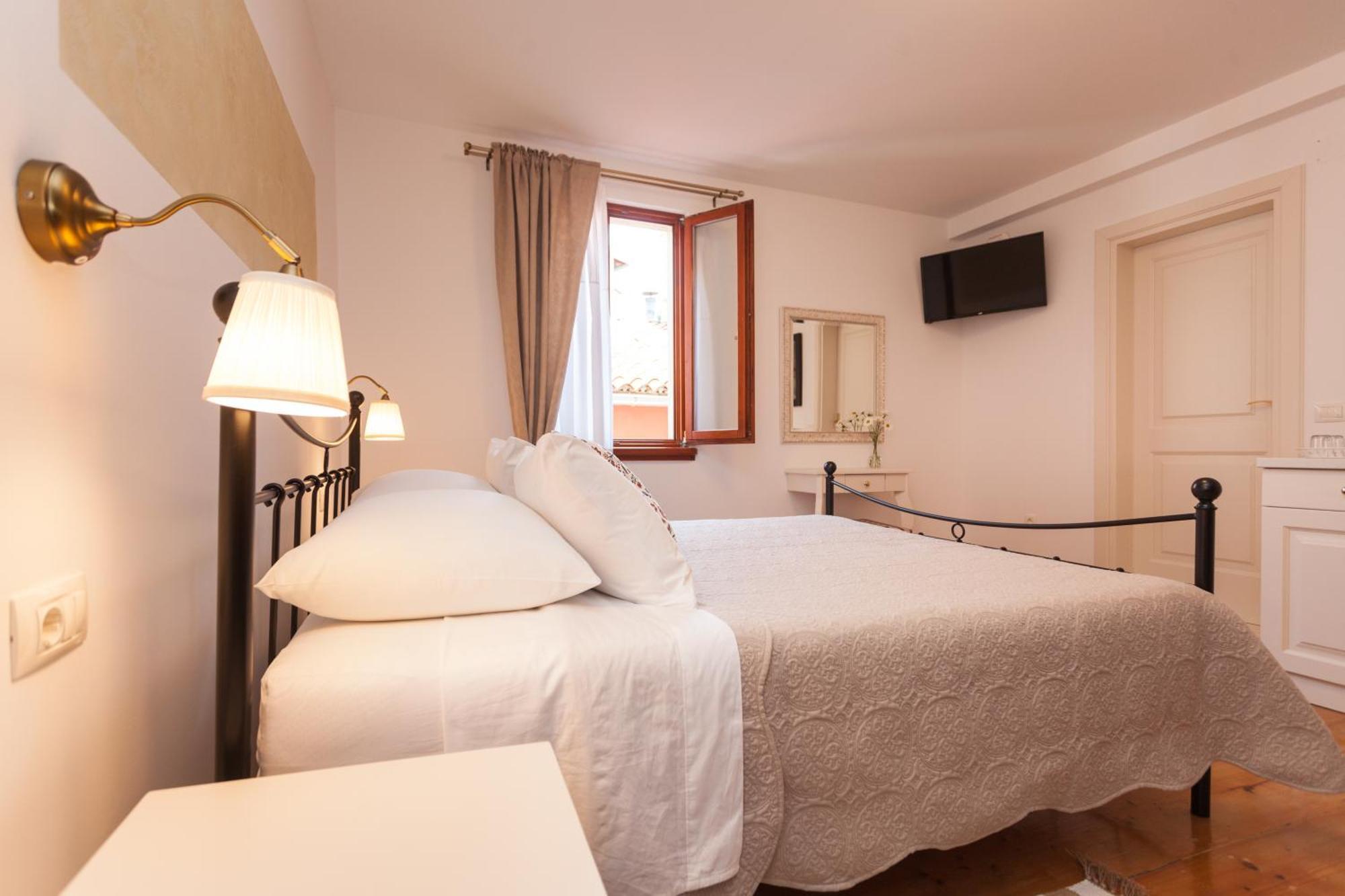 Guesthouse Casa Vittoria Ровінь Екстер'єр фото